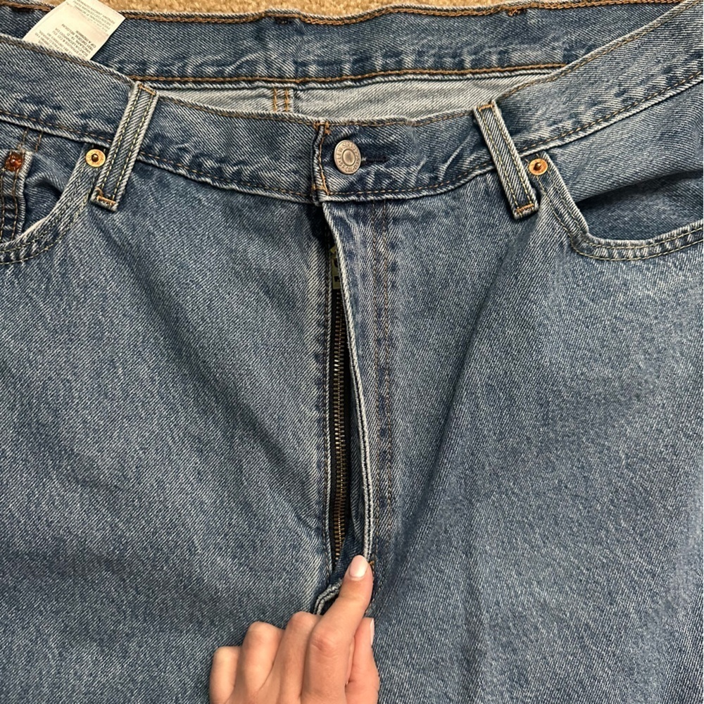 Levi’s 469 Loose 12" Men’s Shorts Medium Wash Non Stretch Size 42 - Picture 6 of 9